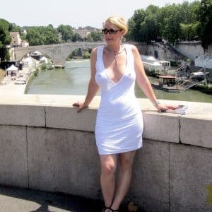 Discrètement c’est mieux Geneviève - rencontre-Cougar-Nice