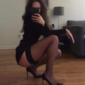 Éteinte la journée, incandescente la nuit Cassandra - rencontre-Milf-Rennes
